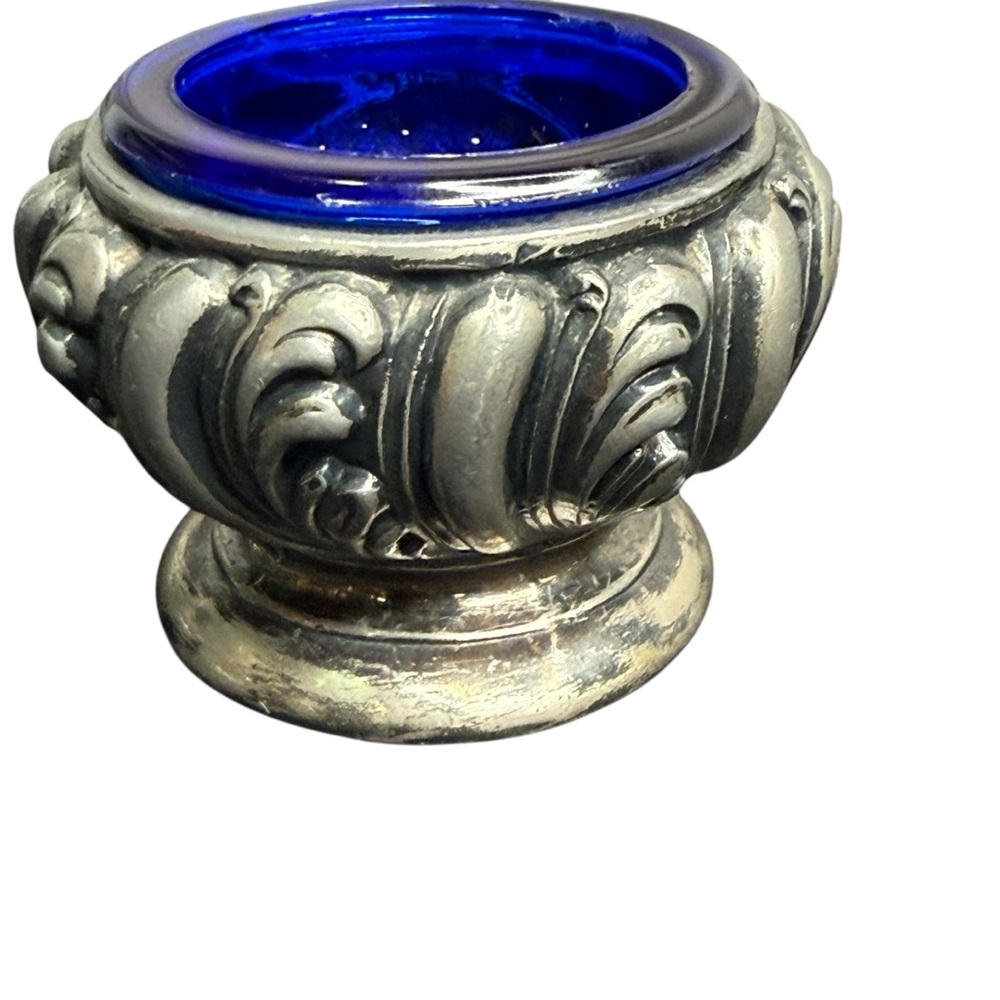 WB MFG CO (WEIDLICH BROS) 3853 SILVER EMBOSSED NOUVEAU SALT CELLAR – EARLY 1900s - Picture 2 of 11